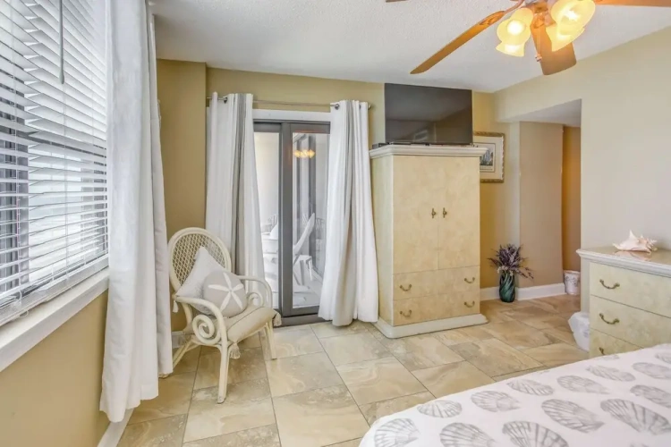 2 Bedrooms Apartment
