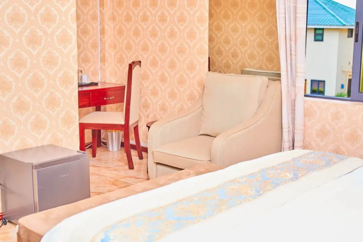 white Palace Hotel