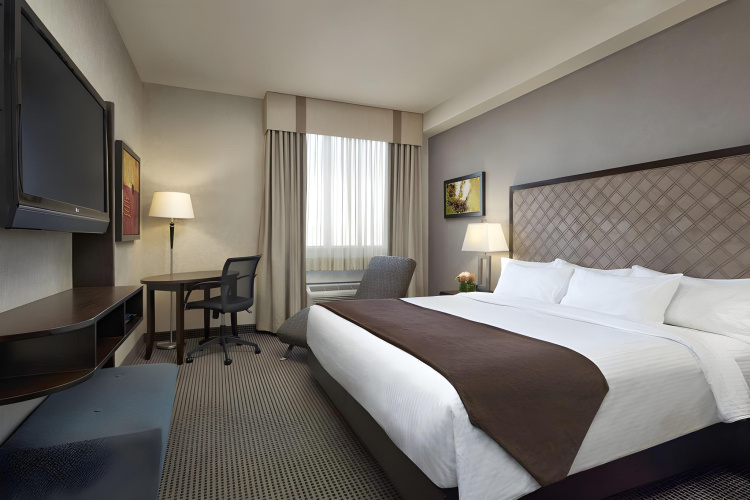 Acclaim Calgary Airport photo 6