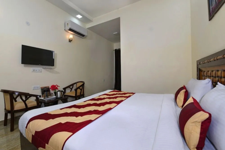 Hotel Metro Stays-Couple Friendly