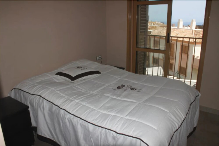 Cerezos Apartment