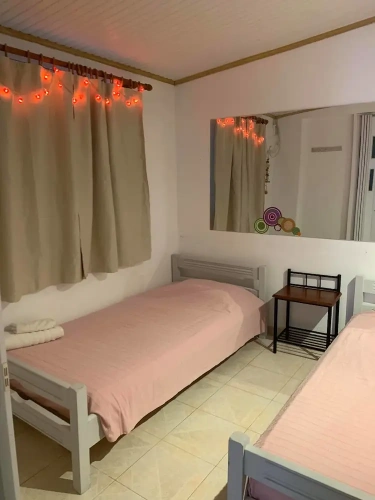 2 Bedrooms Standard Family room with garden view