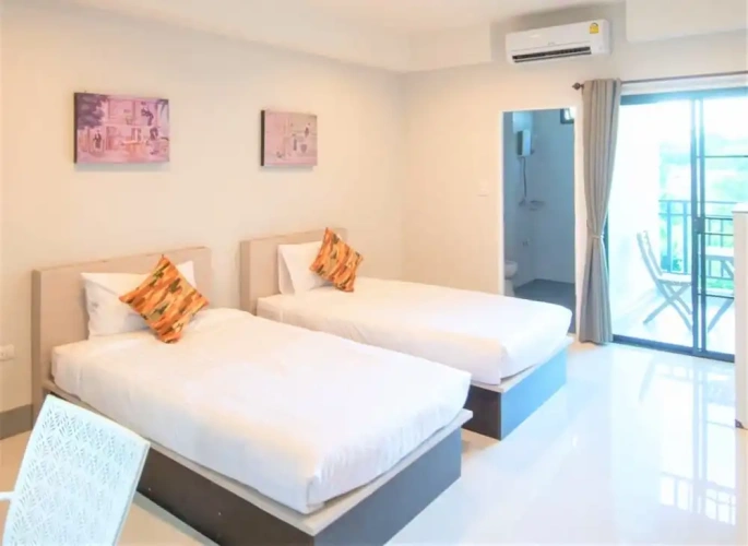 Standard Twin room with balcony