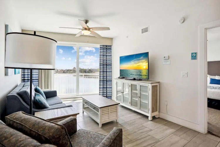 Oceana 305 East