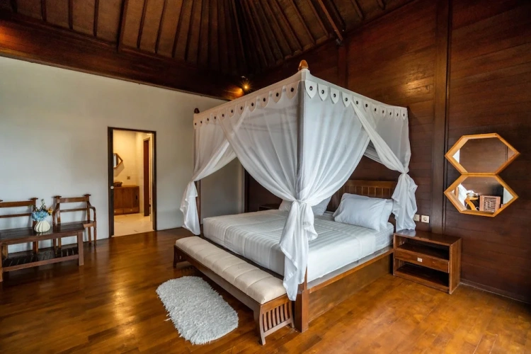 Suite with pool view