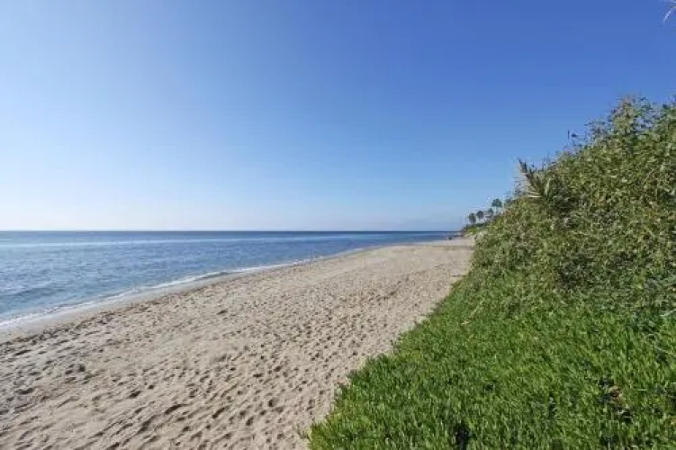 1100 Marbella Beachfront First Line