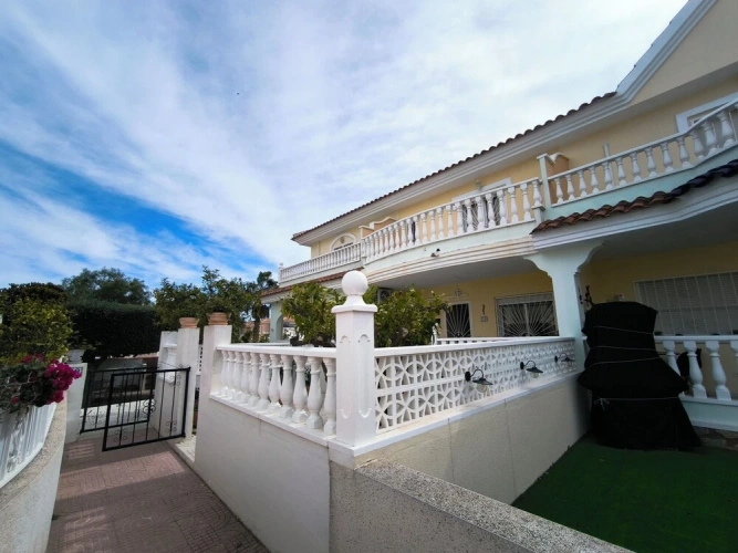 3 Bedrooms Cottage with balcony