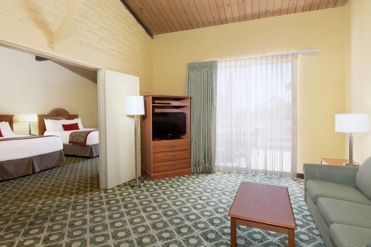 Ramada by Wyndham Santa Barbara photo 7