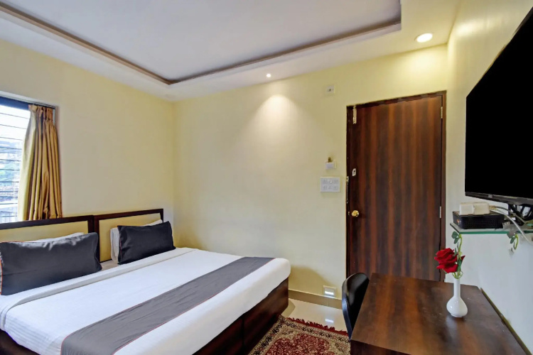 Fabhotel Motisarai