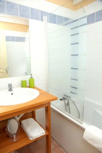 2 Bedrooms Sextuple Apartment