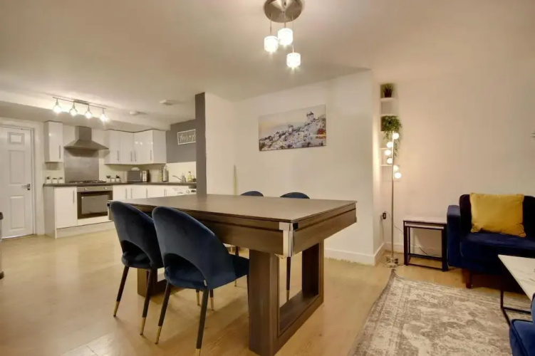 Southsea Apartment-Parking-Pool-Hot tub