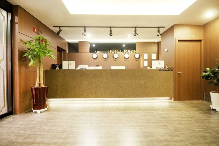 Hotel Raon