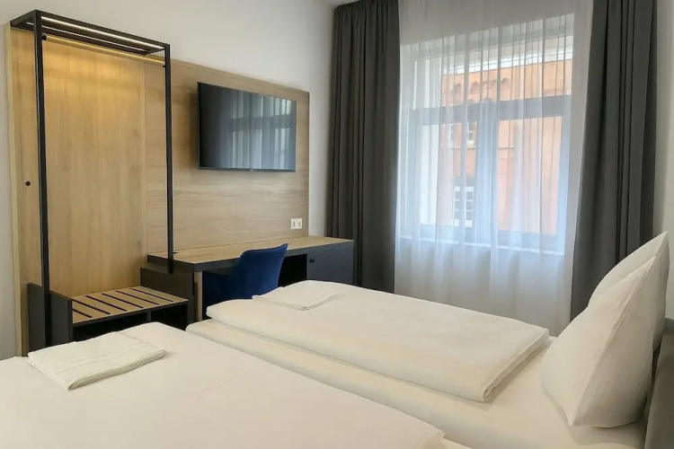 HI Grand City Hotel