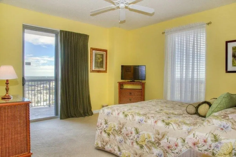 Margate 2309 by RedAwning