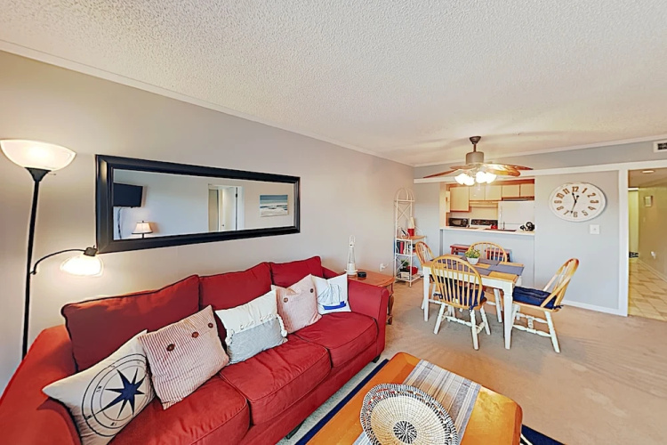 New Listing! Top-floor - Pool, Walk To Beach 2 Bedroom Condo