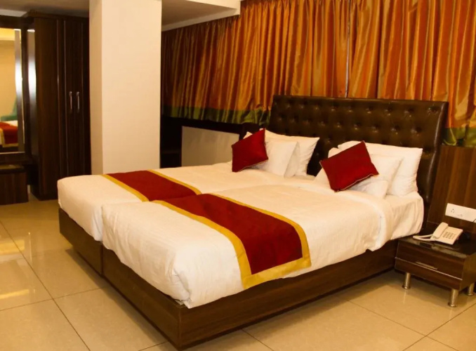 Golden Amulya Rest Wings