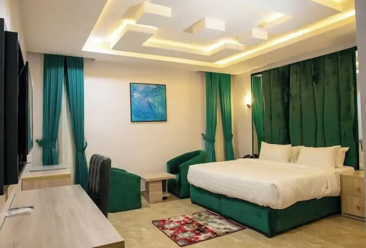 EdisPremier Hotel & Suites