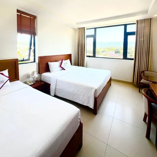 Deluxe Triple room with city view