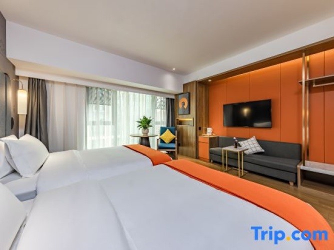 Deluxe Double room with city view