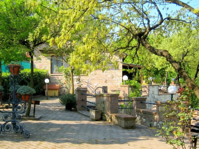 Tuscan Charm: Frassini Cottage