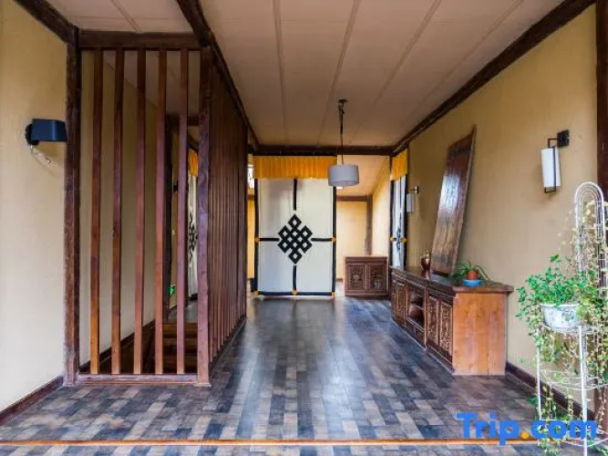 Fanjing Cailianju Tibetan-style Hotel