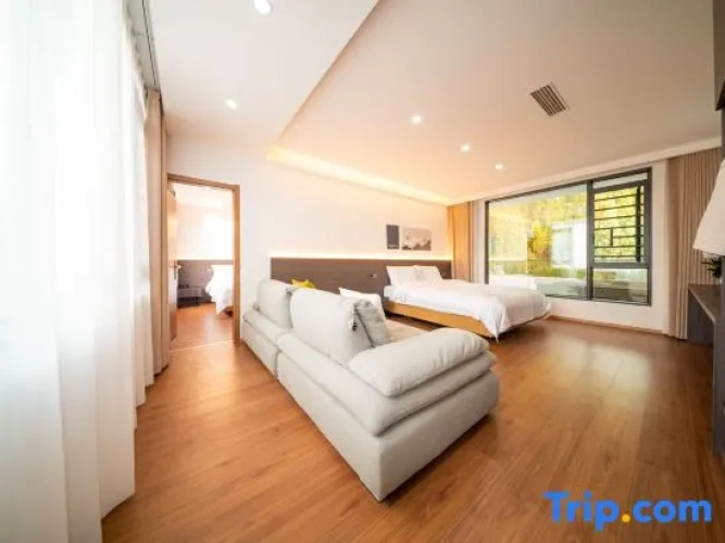2 Bedrooms Suite with mountain view