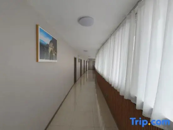 Yixuan Express Hotel (Fengdu Ghost Town)