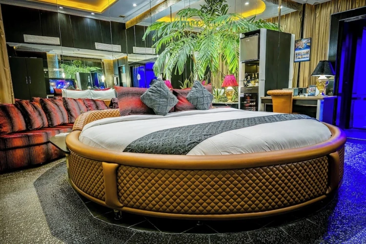2 Bedrooms Penthouse Suite with balcony