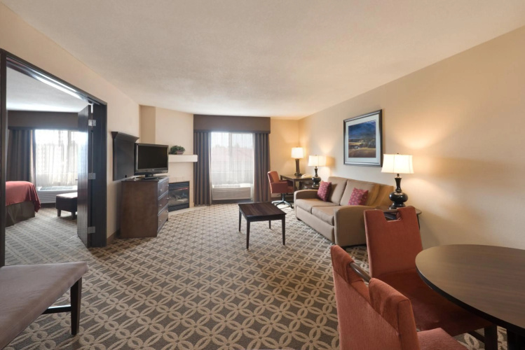 Holiday Inn Express Show Low by IHG