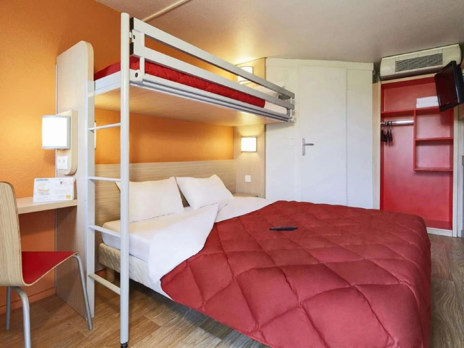 Standard Triple room