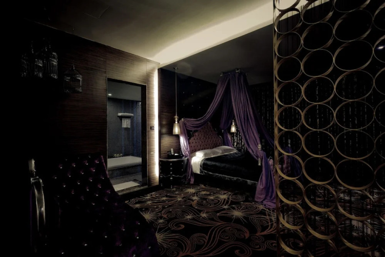 Luxurious Romantic Hotel
