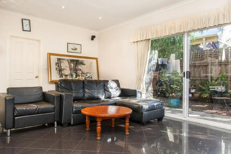Abbotsford Private Rooms & Pods @ 15 Charles Homestay