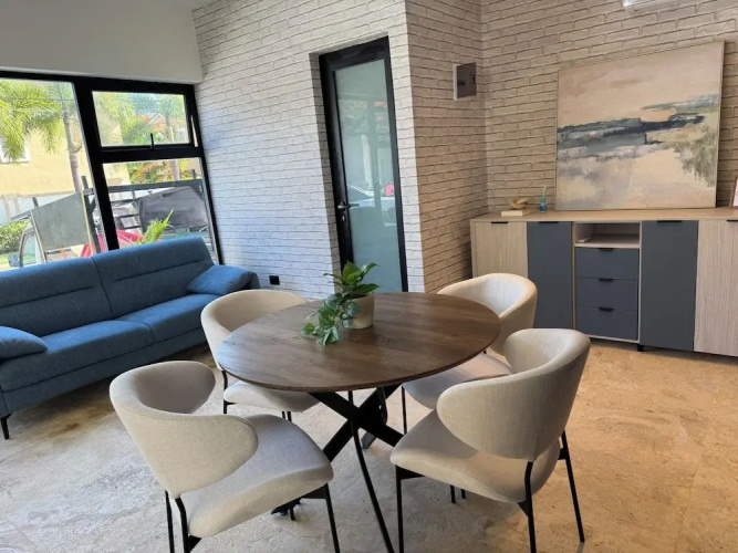 New Chic 2BR APT.