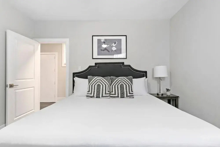Comfortable 3BR Apt - Lincoln 03-3