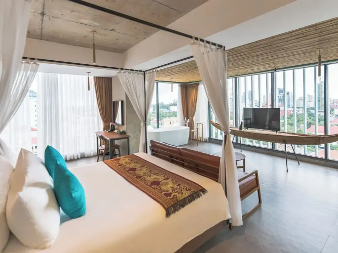 CHECK inn Phnom Penh Royal Palace
