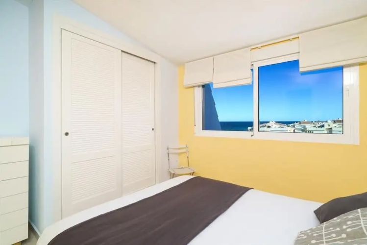 Fantastic first beach line attic apartment, sleep7