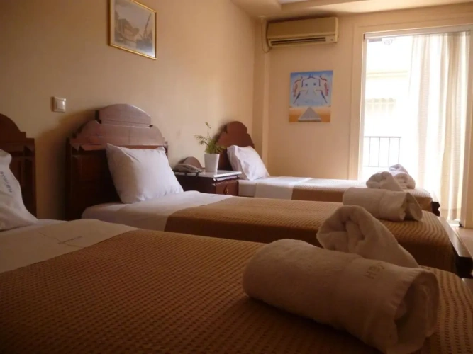 Standard Triple room
