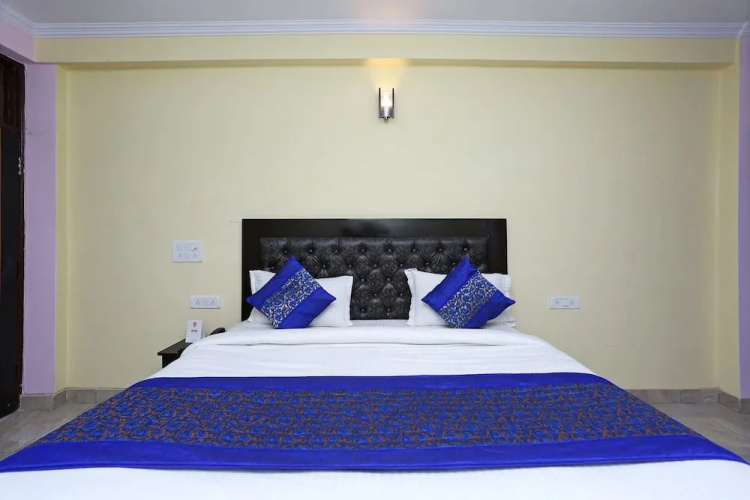 OYO 11504 N D Star Residency