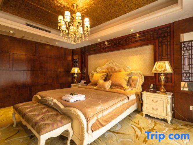 Deluxe Quadruple Suite
