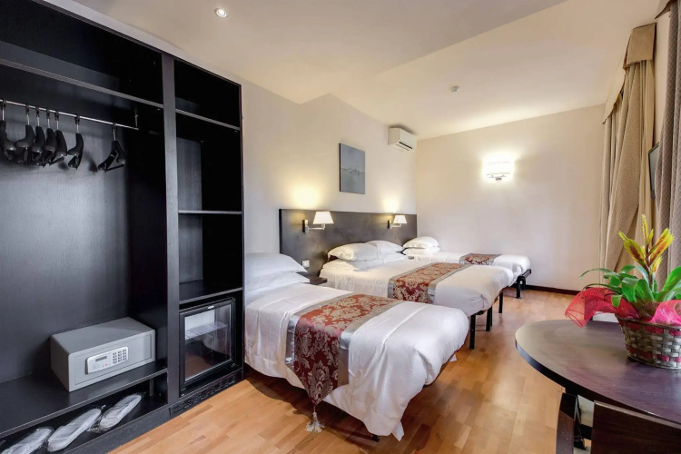 Regal Park Hotel