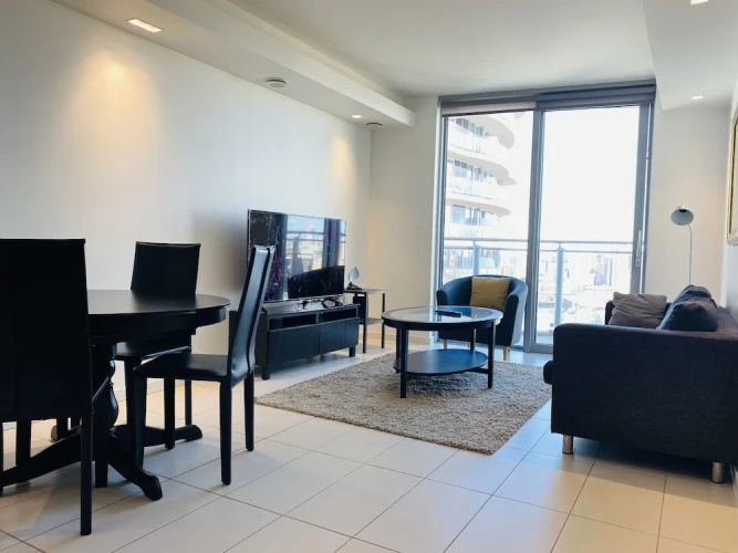 2 Bedrooms Apartment