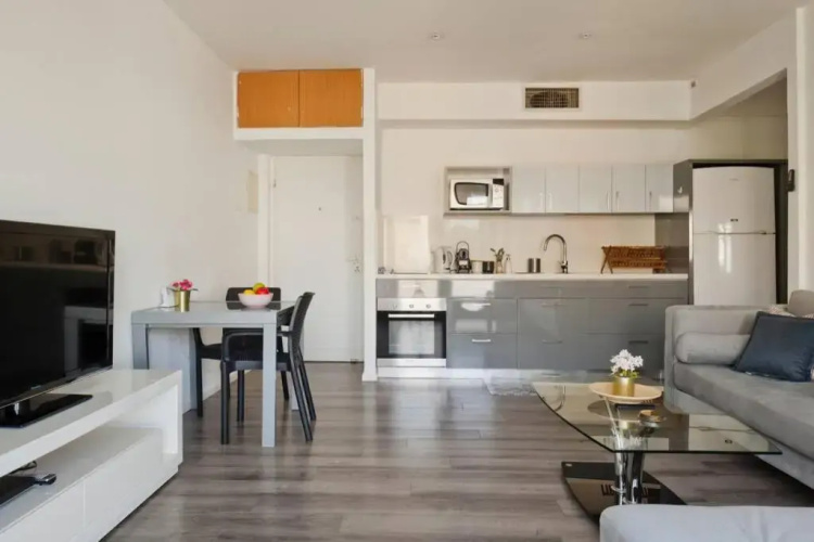 Gordon beach! 2 bedrooms great location