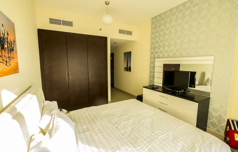 Deluxe Apartment with Lake View