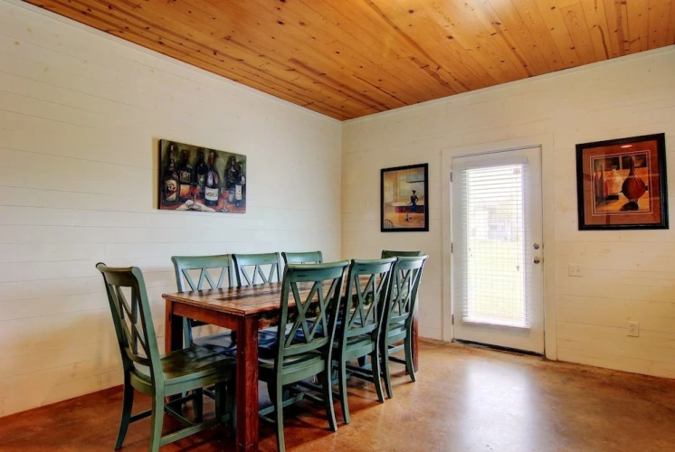 4 Bedrooms Cottage
