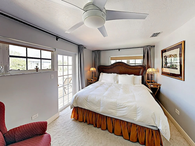 584 Marathon - 3 Br Home