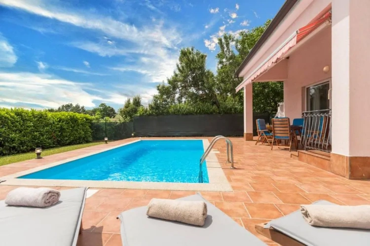 3 Bedrooms Villa