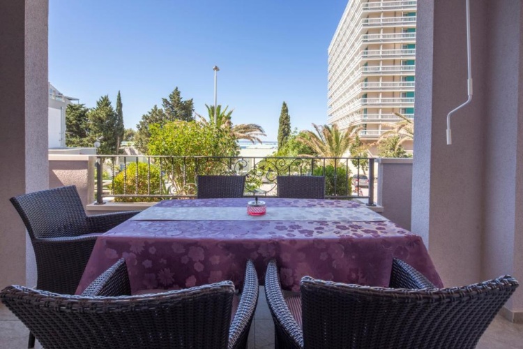 2 Bedrooms Apartment with sea view