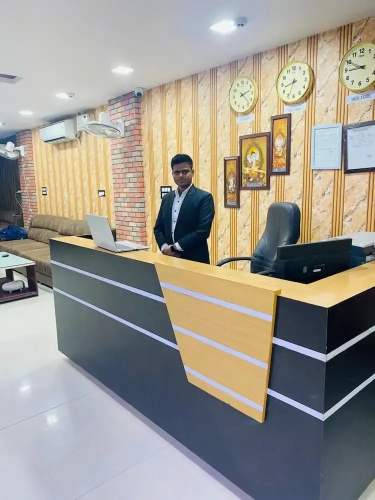 Hotel Paras R Inn