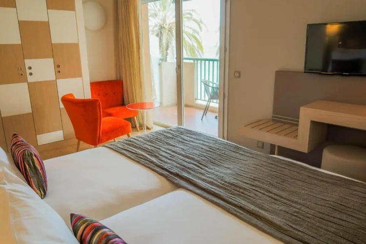Standard Double room with balcony and with partial sea view