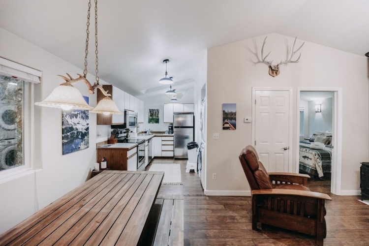 Glacier Springs – Cabin #16 - 1Br Cabin